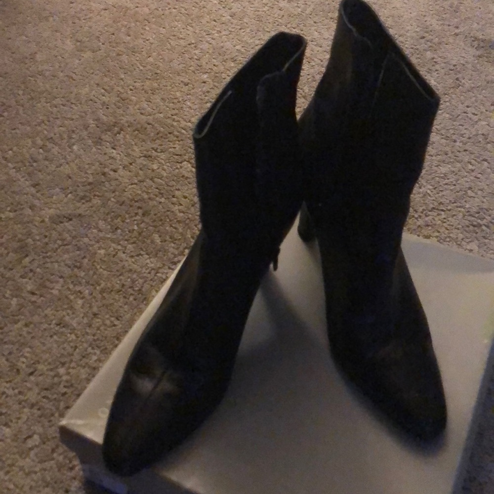 Sz11 Bandolino black booties.. good condition